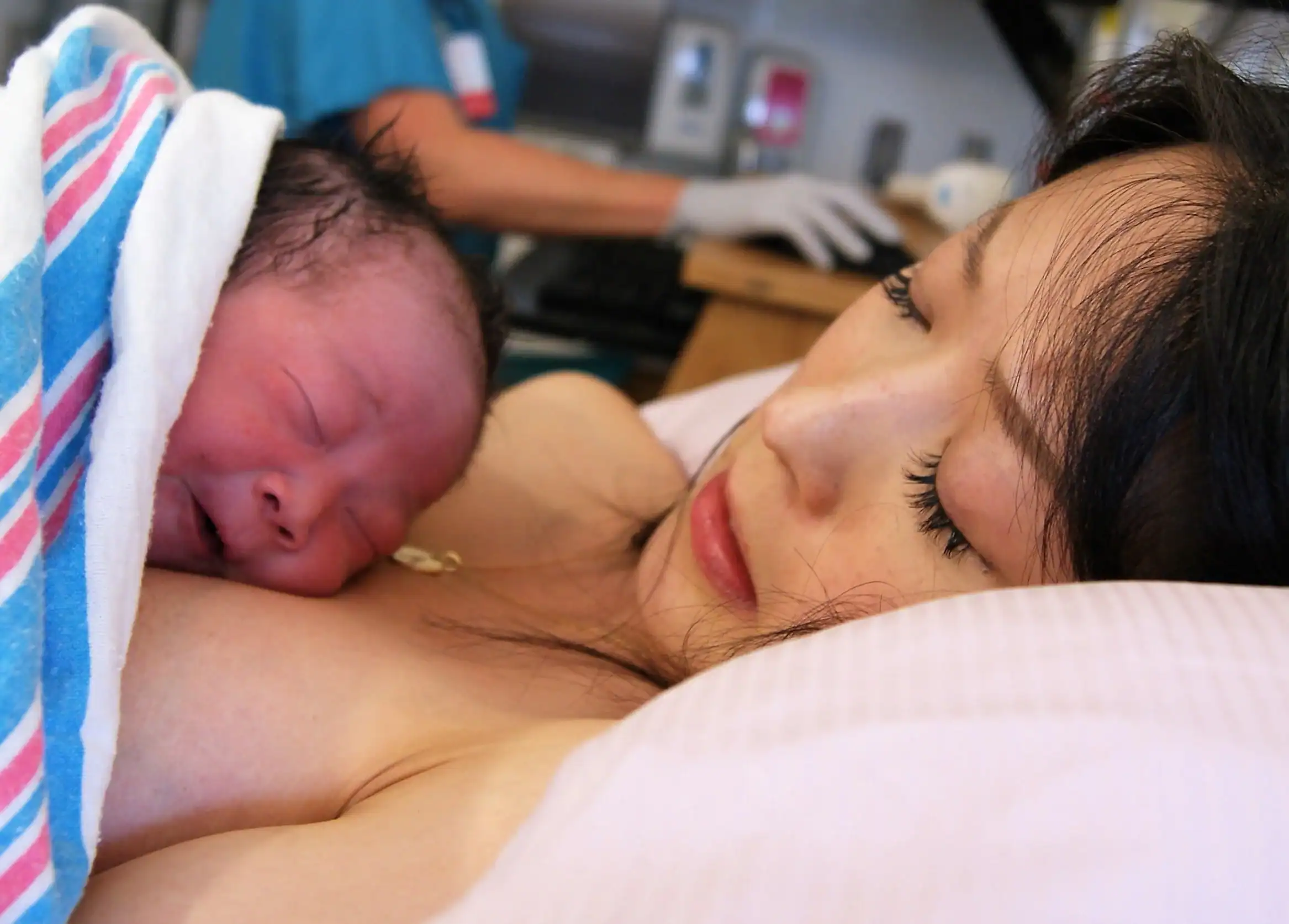Skin to skin after birth in hospital.